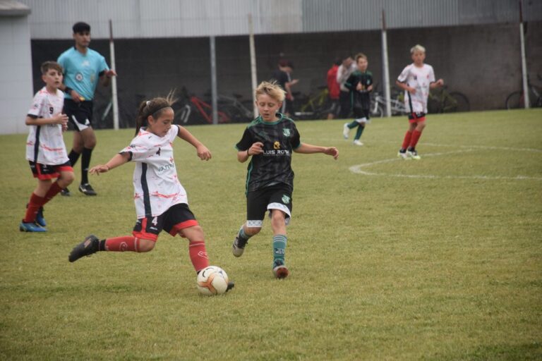 FÚTBOL: TORNEO 'GURISES'