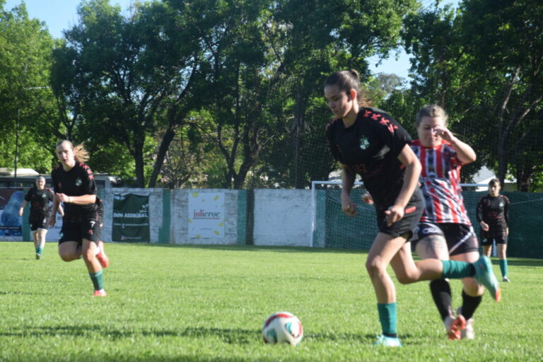 FÚTBOL: TORNEO 'MUJERES'